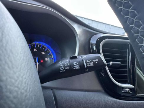 Used 2024 Chrysler Pacifica Touring-L image 26