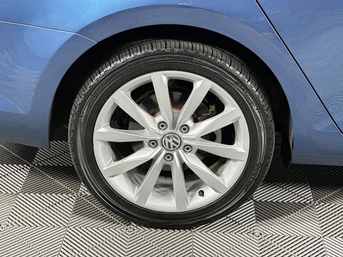 Used 2017 Volkswagen Golf SportWagen FWD image 29