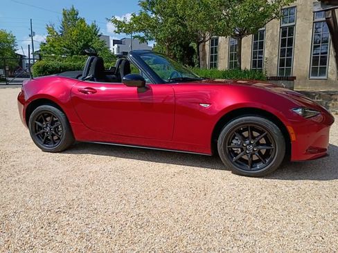Used 2020 MAZDA MX-5 Miata Sport RWD image 18
