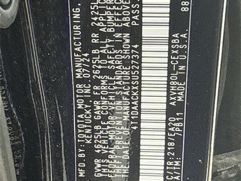 Used 2025 Toyota Camry SE image 35