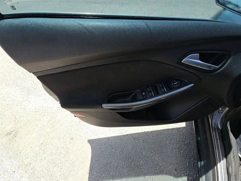 Used 2014 Ford Focus Titanium FWD image 15