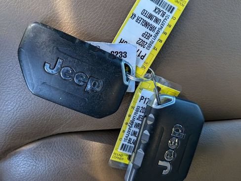 Used 2022 Jeep Wrangler Unlimited Sahara AWD/4WD image 34