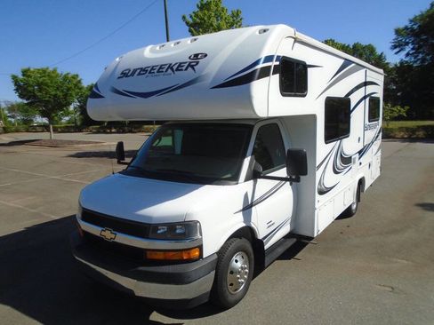 Used 2019 Chevrolet Express 4500 w/ RV Package image 1