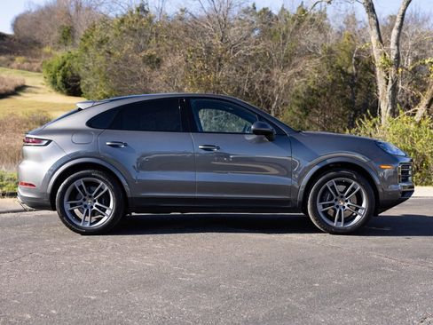 Used 2024 Porsche Cayenne Coupe image 10