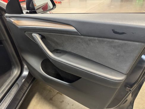 Used 2025 Tesla Model Y Long Range RWD image 16