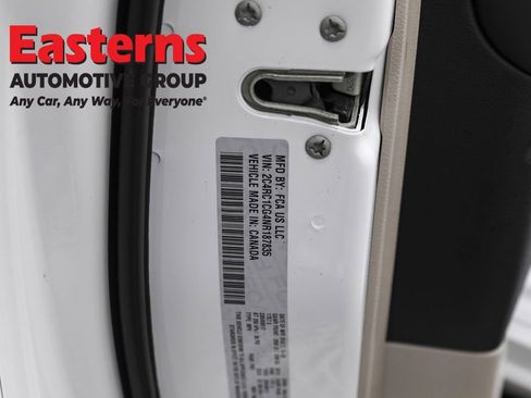 Used 2022 Chrysler Voyager LX image 33