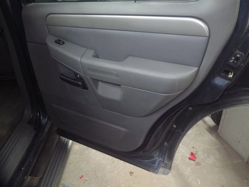 Used 2003 Ford Explorer Sport XLT image 31