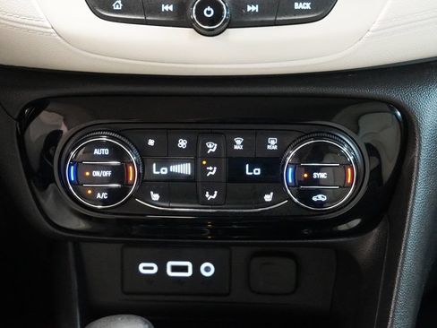 Used 2022 Buick Encore GX Select AWD/4WD image 21