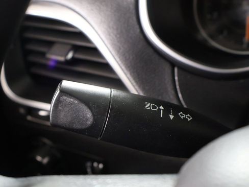 Used 2021 Jeep Cherokee Latitude AWD/4WD image 35