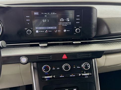 Used 2023 Kia Carnival LX FWD image 18