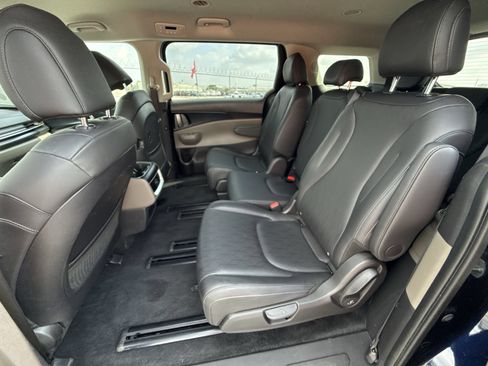 Used 2026 Kia Carnival FWD image 24