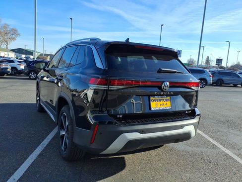 New 2026 Volkswagen Tiguan SE image 2