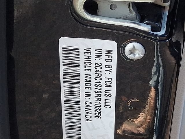 Used 2024 Chrysler Pacifica Limited FWD image 27