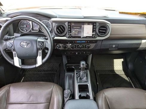 Used 2020 Toyota Tacoma Limited image 15