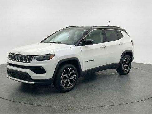 Used 2025 Jeep Compass Limited image 3