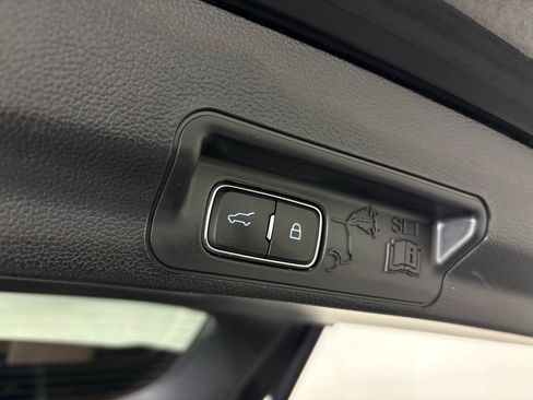 Used 2023 Ford Explorer Limited image 38