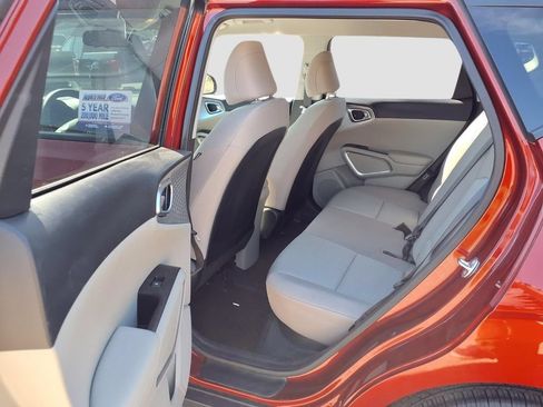 Used 2025 Kia Soul LX w/ LX Technology Package FWD image 34
