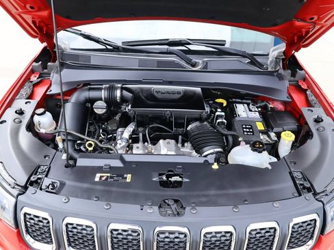 Used 2024 Jeep Compass Latitude w/ Sun and Sound Group AWD/4WD image 40