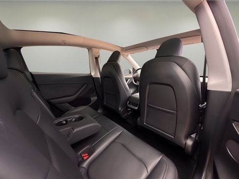 Used 2023 Tesla Model Y 2WD image 22