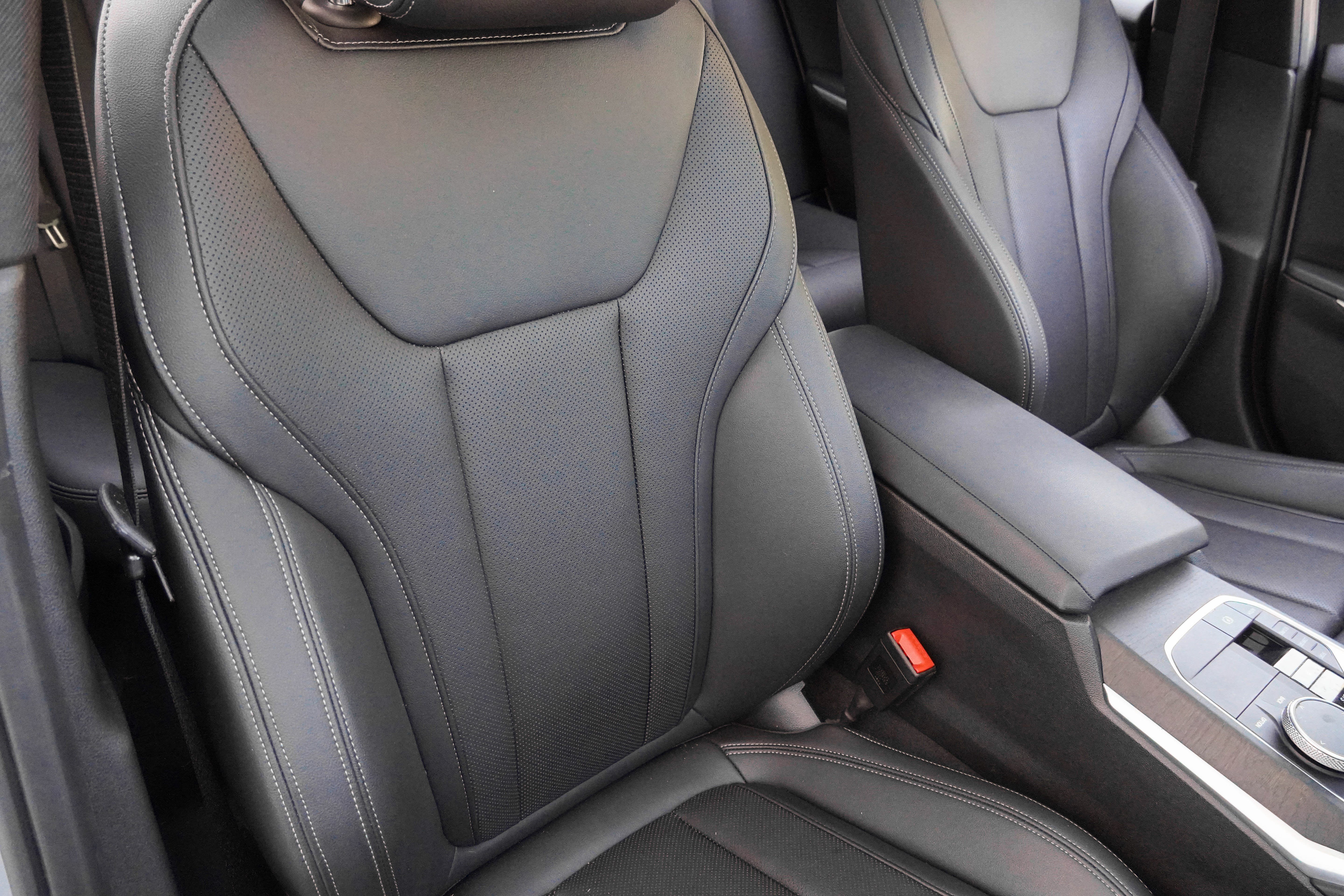 Used 2024 BMW 330i Sedan w/ M Sport Package RWD image 10