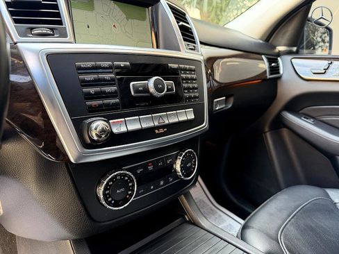 Used 2014 Mercedes-Benz ML 350 BlueTEC w/ Premium 1 Package image 24