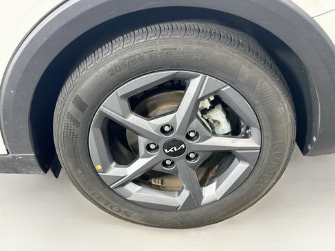 Used 2025 Kia K4 FWD image 11