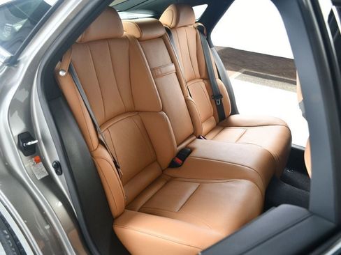 Used 2023 Lexus LS 500 w/ Accessory Package (Z2) image 35