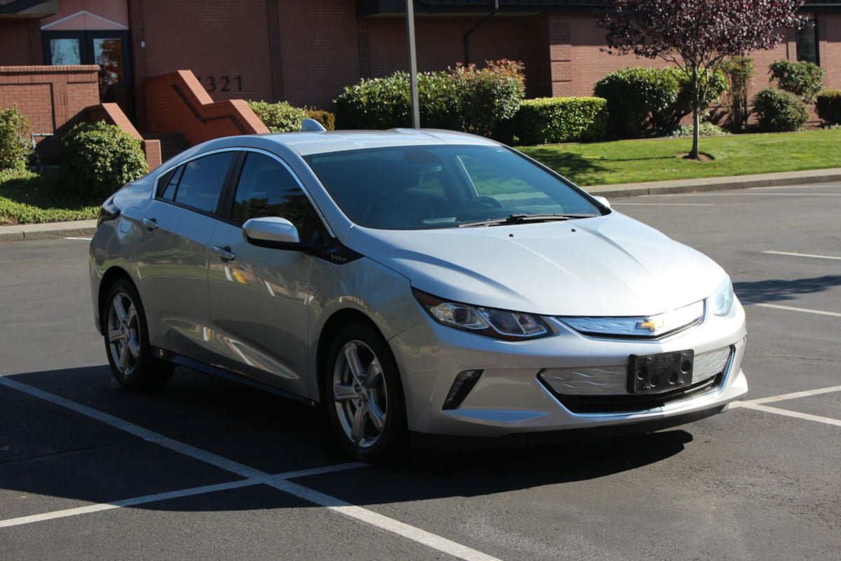 Used 2017 Chevrolet Volt LT FWD image 3