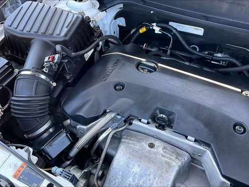 Used 2018 Chevrolet Equinox Premier FWD image 32