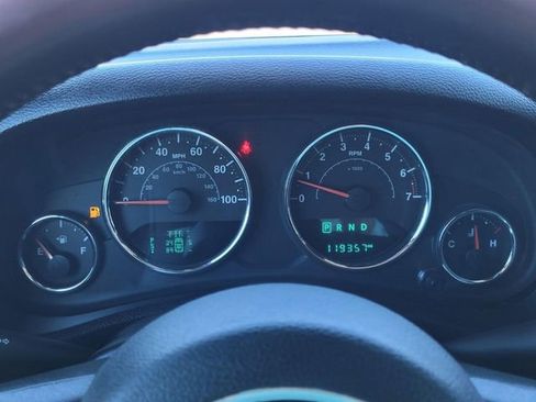 Used 2015 Jeep Wrangler Unlimited Rubicon w/ Connectivity Group image 30