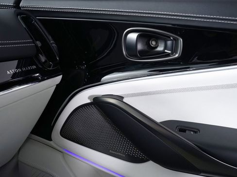 Used 2025 Aston Martin DBX 707 image 30