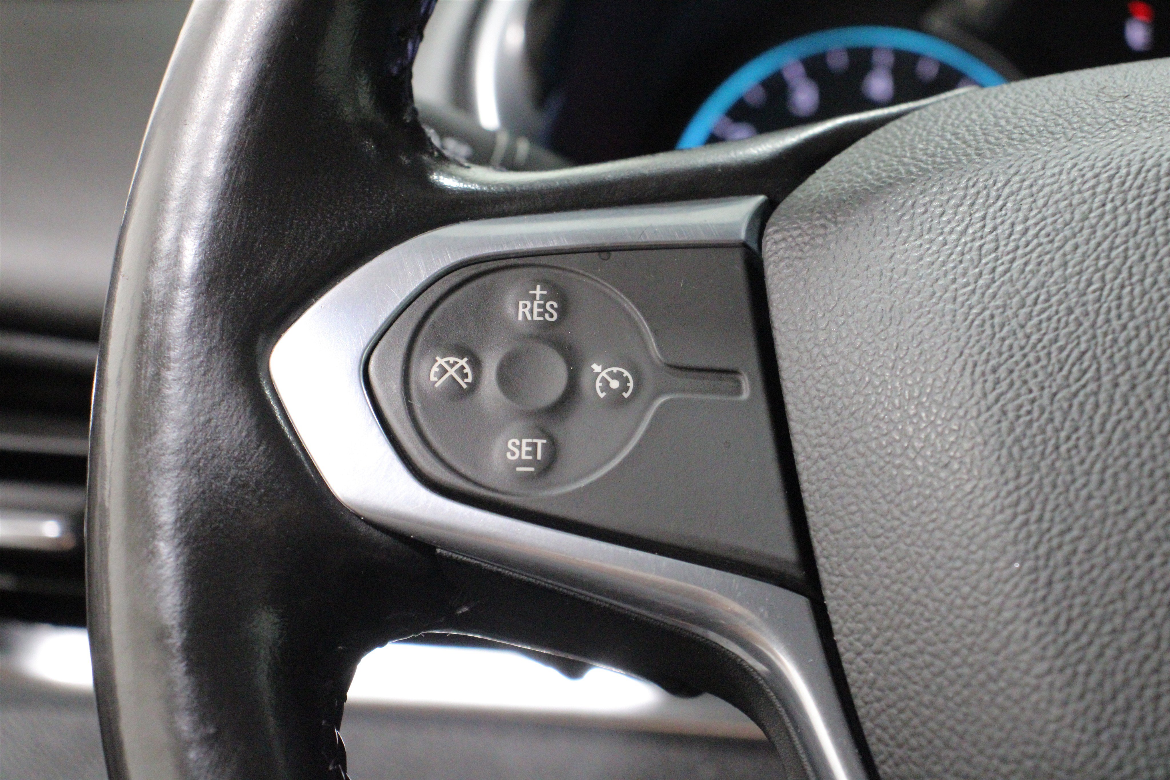 Used 2021 Chevrolet Traverse LT FWD image 9