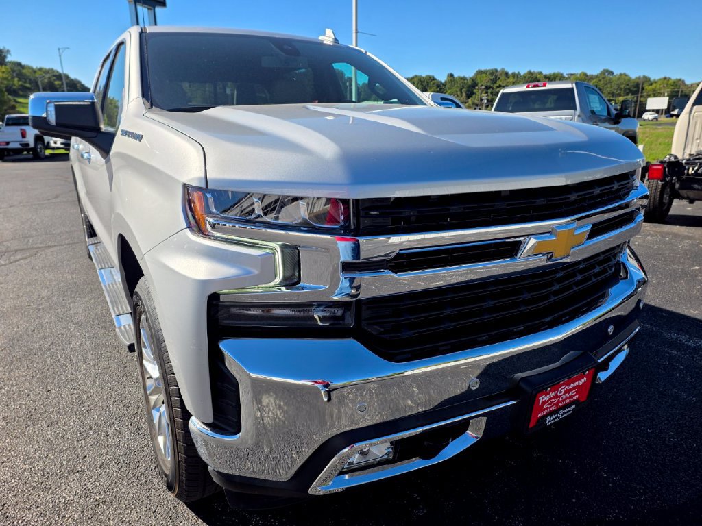 Used 2022 Chevrolet Silverado 1500 LTZ w/ LTZ Premium Package AWD/4WD image 12