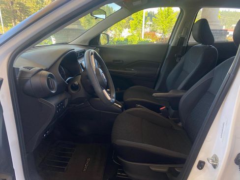 Used 2021 Nissan Kicks S FWD image 11