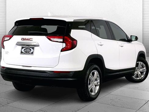 Used 2024 GMC Terrain SLE image 12