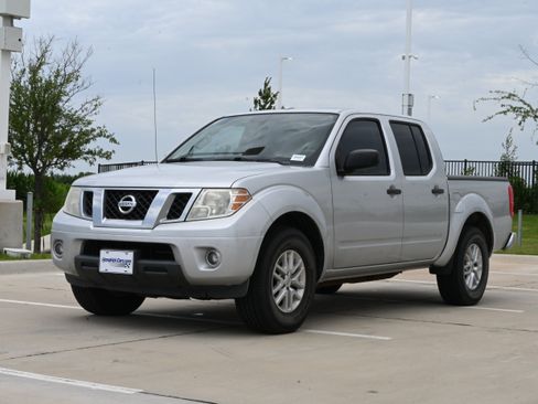 Used 2014 Nissan Frontier SV w/ SV Value Truck Package RWD image 5
