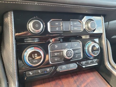 Used 2024 GMC Yukon XL Denali Ultimate AWD/4WD image 25