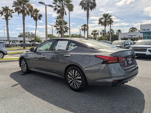 Used 2025 Nissan Altima 2.5 SV FWD image 5