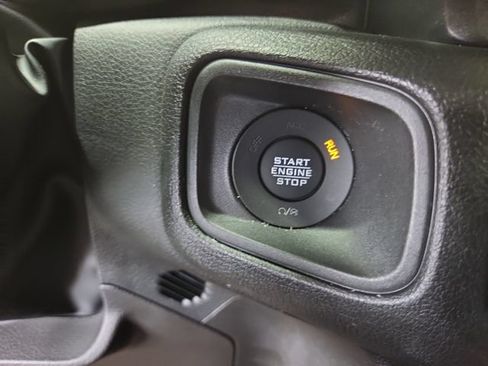 Used 2025 Jeep Wrangler Sport AWD/4WD image 18