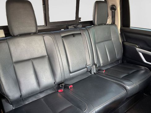 Used 2018 Nissan Titan PRO-4X w/ Pro-4x Convenience Package AWD/4WD image 18
