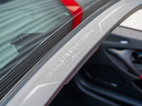 Used 2020 Lamborghini Huracan EVO image 28