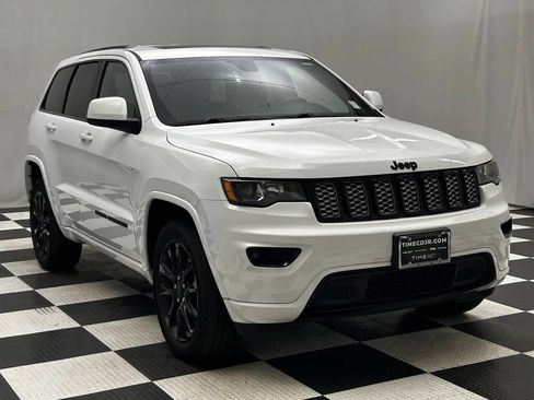 Certified 2020 Jeep Grand Cherokee Altitude AWD/4WD image 2