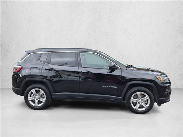 Used 2024 Jeep Compass Latitude AWD/4WD image 4