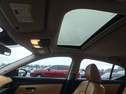 Used 2024 Nissan Sentra SV w/ SV Premium Package image 16