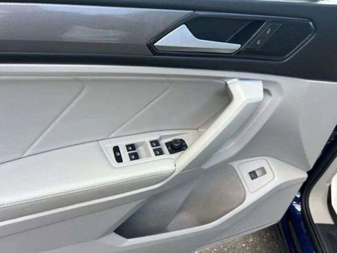 Used 2022 Volkswagen Tiguan SE w/ Panoramic Sunroof Package image 14