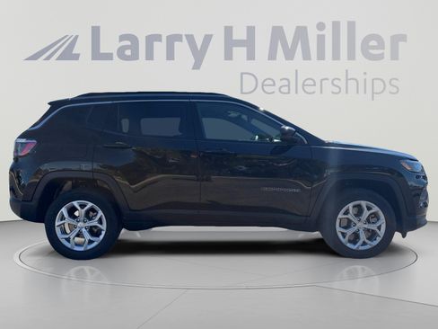 Used 2024 Jeep Compass Latitude AWD/4WD image 6