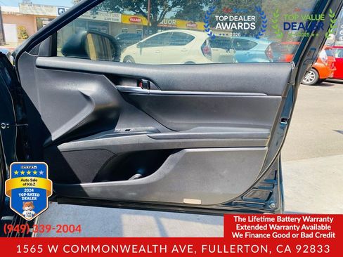 Used 2019 Toyota Camry SE w/ Carpet Mat Package FWD image 26