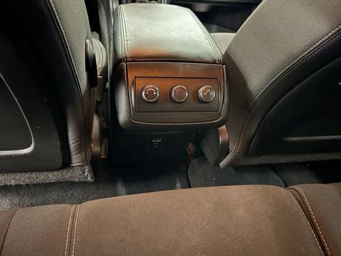 Used 2016 GMC Acadia SLE FWD image 12