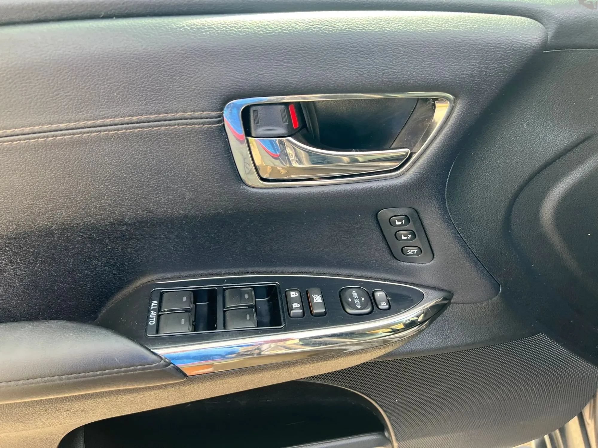 Used 2016 Toyota Avalon Touring w/ Protection Package FWD image 12