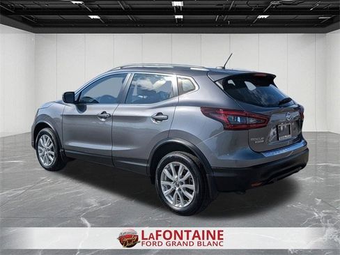 Used 2022 Nissan Rogue Sport SV image 3